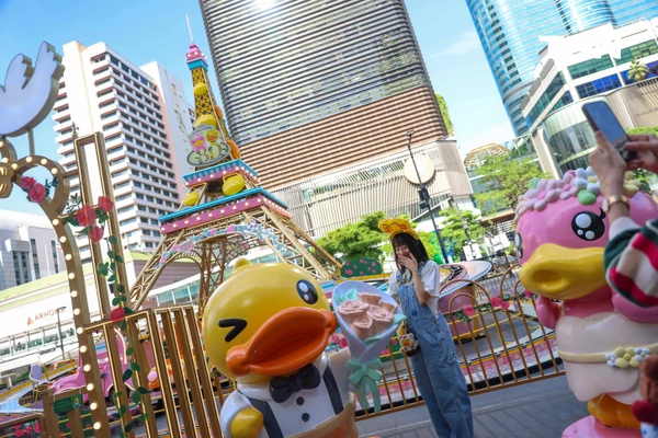 รูป-ฉลองครบรอบ 20 ปี เจ้าเป็ดสีเหลือง “B.Duck” พร้อมร่วมสนุกกับสวนสนุกสุดคิวท์ใจกลางเมือง-5