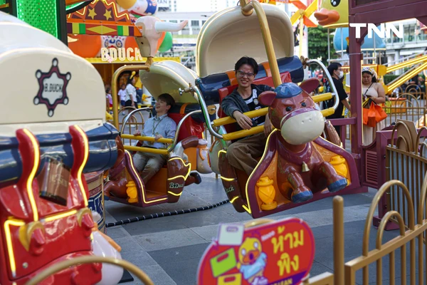 รูป-ฉลองครบรอบ 20 ปี เจ้าเป็ดสีเหลือง “B.Duck” พร้อมร่วมสนุกกับสวนสนุกสุดคิวท์ใจกลางเมือง-9