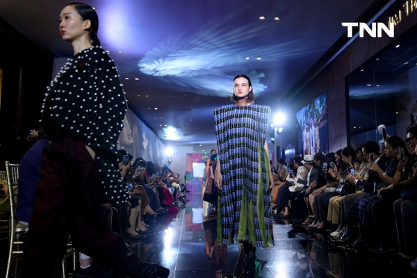 รูป-เจ้าฟ้าสิริวัณณวรีฯ ทรงนำหัตถศิลป์ที่รังสรรค์จากผ้าไทยสู่เวทีโลกเชิดชูจิตวิญญาณแห่งช่างฝีมือไทย-7