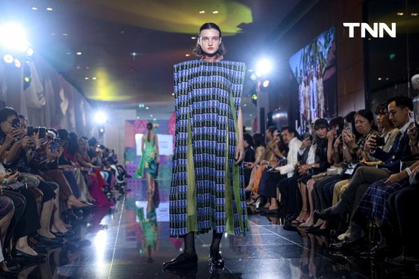 รูป-เจ้าฟ้าสิริวัณณวรีฯ ทรงนำหัตถศิลป์ที่รังสรรค์จากผ้าไทยสู่เวทีโลกเชิดชูจิตวิญญาณแห่งช่างฝีมือไทย-5