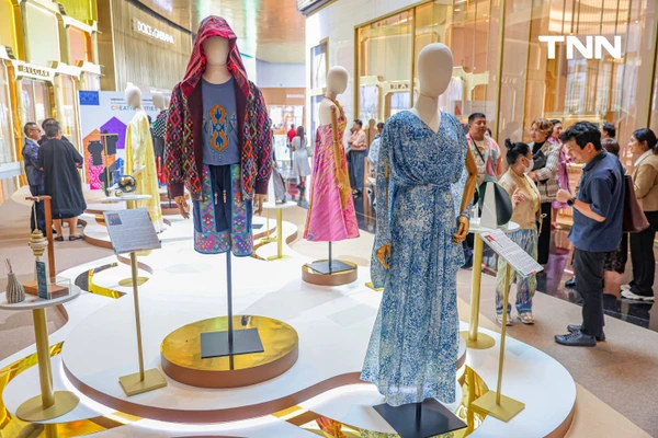 รูป-เจ้าฟ้าสิริวัณณวรีฯ ทรงนำหัตถศิลป์ที่รังสรรค์จากผ้าไทยสู่เวทีโลกเชิดชูจิตวิญญาณแห่งช่างฝีมือไทย-12