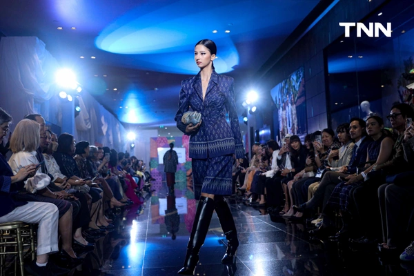 รูป-เจ้าฟ้าสิริวัณณวรีฯ ทรงนำหัตถศิลป์ที่รังสรรค์จากผ้าไทยสู่เวทีโลกเชิดชูจิตวิญญาณแห่งช่างฝีมือไทย-6