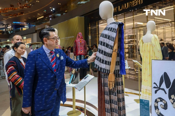 รูป-เจ้าฟ้าสิริวัณณวรีฯ ทรงนำหัตถศิลป์ที่รังสรรค์จากผ้าไทยสู่เวทีโลกเชิดชูจิตวิญญาณแห่งช่างฝีมือไทย-15