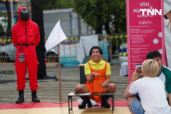 รูป-“โกโกวา” กับแฟนหนุ่ม “ซอลซู” บุกกรุง ชวนคนไทยเล่นเกมกระโดดเชือก ลานคนเมือง เสาชิงช้า-7