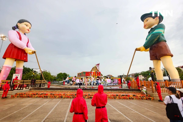 รูป-“โกโกวา” กับแฟนหนุ่ม “ซอลซู” บุกกรุง ชวนคนไทยเล่นเกมกระโดดเชือก ลานคนเมือง เสาชิงช้า-12