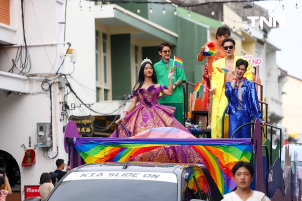 รูป-ภูเก็ตส่งท้ายงาน Pride 2025 ตื่นตากับขบวนพาเหรดสุดยิ่งใหญ่-18