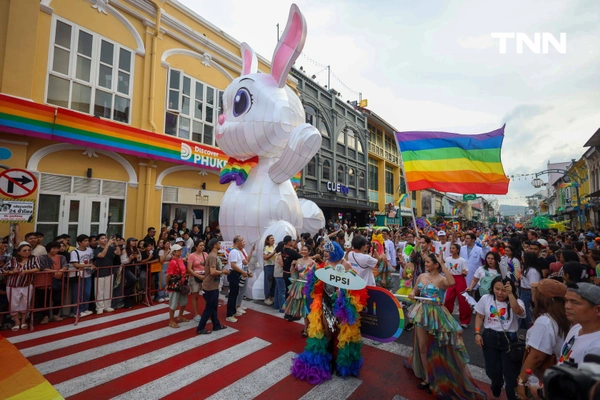 รูป-ภูเก็ตส่งท้ายงาน Pride 2025 ตื่นตากับขบวนพาเหรดสุดยิ่งใหญ่-13