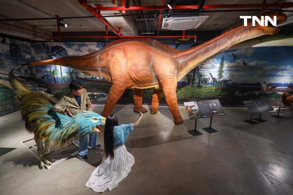รูป-‘Thainosaur’ เมื่อไดโนเสาร์ไทยกลับมามีชีวิตอีกครั้ง สมจริงทุกรายละเอียด อวดสีสันแท้ที่โลกไม่เคยรู้ -5