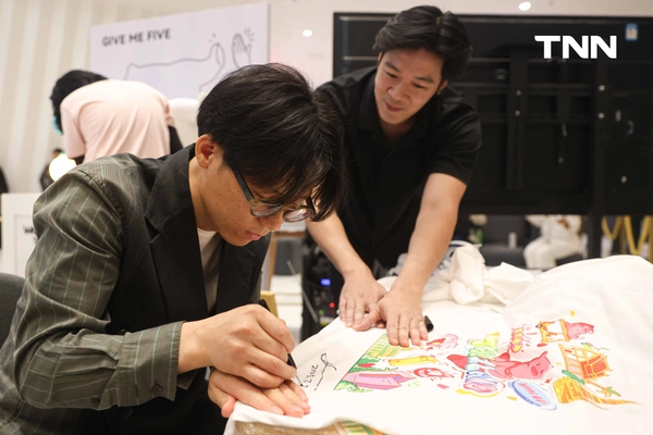 รูป-“YIMU ART EXHIBITION” โชว์ผลงานของ “ลีโอ หวง” ศิลปินดาวรุ่งจีน ร่วมฉลอง 50 ปี ความสัมพันธ์ทางการทูต ไทย-จีน-13