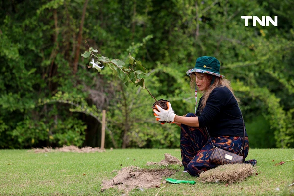 รูป-ดอยคำผนึกกำลังฟื้นฟูชายหาดพระราชนิเวศน์มฤคทายวัน ปลูกต้นไม้สันดอนทรายชายฝั่งคืนสมดุลสู่ธรรมชาติ-17