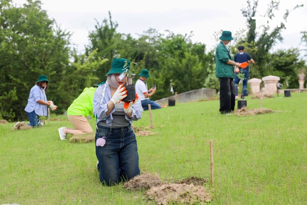 รูป-ดอยคำผนึกกำลังฟื้นฟูชายหาดพระราชนิเวศน์มฤคทายวัน ปลูกต้นไม้สันดอนทรายชายฝั่งคืนสมดุลสู่ธรรมชาติ-5