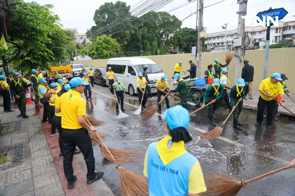 รูป-รวมพลังจิตอาสา เนื่องในวันเฉลิมพระชนมพรรษาพระบาทสมเด็จพระเจ้าอยู่หัว พัฒนาทำความสะอาดตรอกสาเก-12