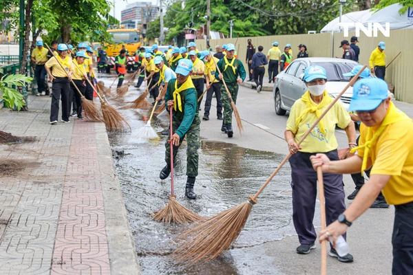 รูป-รวมพลังจิตอาสา เนื่องในวันเฉลิมพระชนมพรรษาพระบาทสมเด็จพระเจ้าอยู่หัว พัฒนาทำความสะอาดตรอกสาเก-9