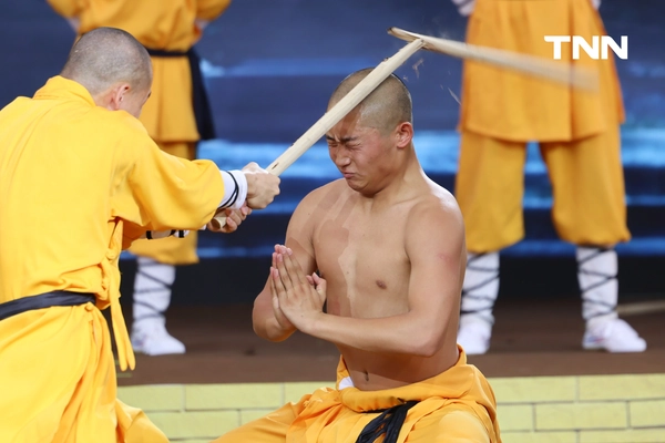 รูป-“ทั่วหล้า เทิดไท้ ถวายใจสดุดี” ร่วมเฉลิมพระเกียรติพระบาทสมเด็จพระเจ้าอยู่หัว และฉลอง 50 ปี สัมพันธ์ไทย-จีน-18