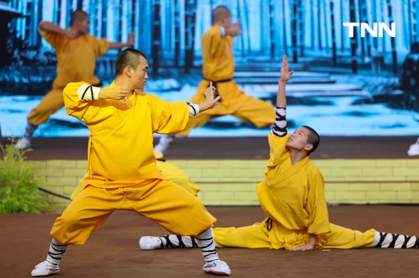 รูป-“ทั่วหล้า เทิดไท้ ถวายใจสดุดี” ร่วมเฉลิมพระเกียรติพระบาทสมเด็จพระเจ้าอยู่หัว และฉลอง 50 ปี สัมพันธ์ไทย-จีน-8