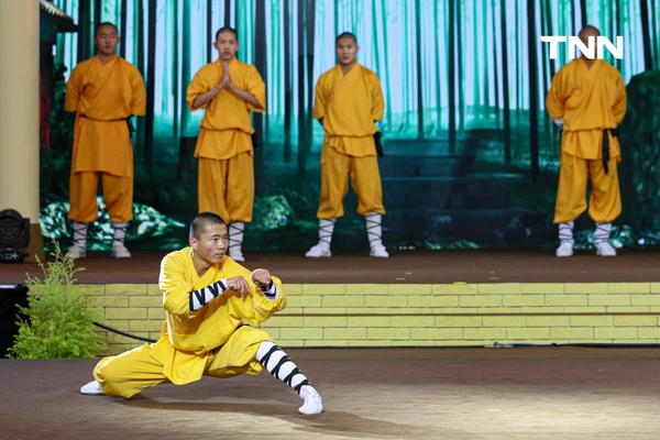 รูป-“ทั่วหล้า เทิดไท้ ถวายใจสดุดี” ร่วมเฉลิมพระเกียรติพระบาทสมเด็จพระเจ้าอยู่หัว และฉลอง 50 ปี สัมพันธ์ไทย-จีน-13