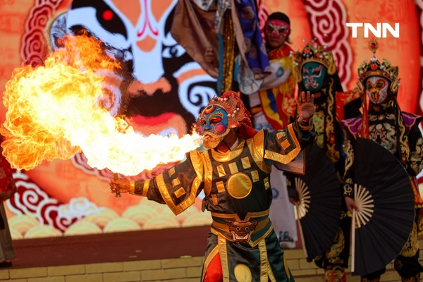 รูป-“ทั่วหล้า เทิดไท้ ถวายใจสดุดี” ร่วมเฉลิมพระเกียรติพระบาทสมเด็จพระเจ้าอยู่หัว และฉลอง 50 ปี สัมพันธ์ไทย-จีน-5