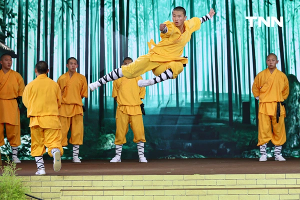 รูป-“ทั่วหล้า เทิดไท้ ถวายใจสดุดี” ร่วมเฉลิมพระเกียรติพระบาทสมเด็จพระเจ้าอยู่หัว และฉลอง 50 ปี สัมพันธ์ไทย-จีน-11