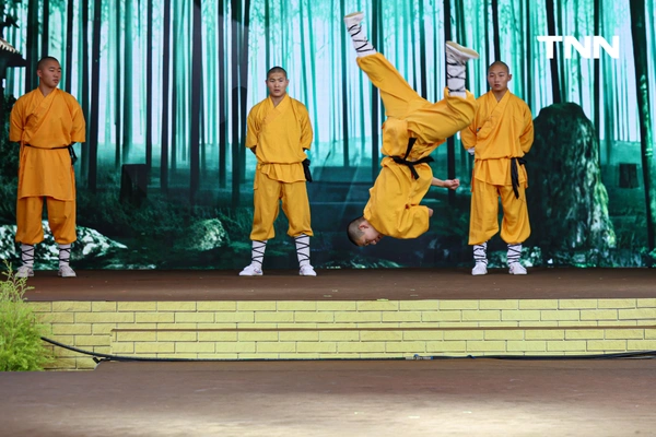 รูป-“ทั่วหล้า เทิดไท้ ถวายใจสดุดี” ร่วมเฉลิมพระเกียรติพระบาทสมเด็จพระเจ้าอยู่หัว และฉลอง 50 ปี สัมพันธ์ไทย-จีน-14