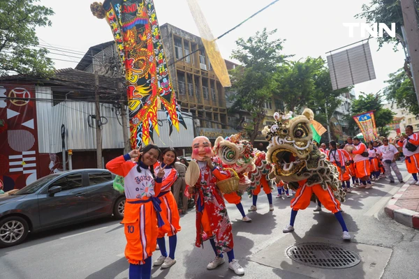 รูป-“เชิดสิงโตสองแผ่นดิน เทิดไท้องค์ราชัน” เฉลิมพระเกียรติในหลวง 73 พรรษา-16