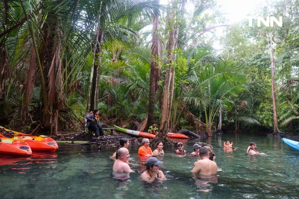 รูป-ตามรอย “Jurassic World” พายคายัคชมธรรมชาติที่ “คลองหรูด” จ.กระบี่-21