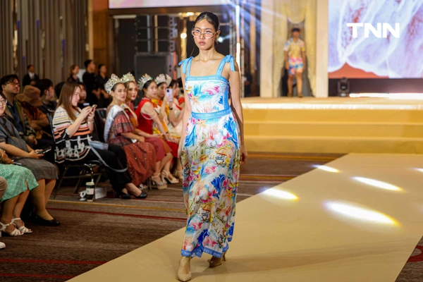 รูป-“Inspiring  Andaman Textile 2025 ” โชว์ชุดผ้าไทยร่วมสมัยจากต้นทุนทางศิลปวัฒนธรรมภาคใต้ฝั่งอันดามัน-10