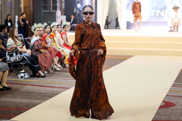 รูป-“Inspiring  Andaman Textile 2025 ” โชว์ชุดผ้าไทยร่วมสมัยจากต้นทุนทางศิลปวัฒนธรรมภาคใต้ฝั่งอันดามัน-26