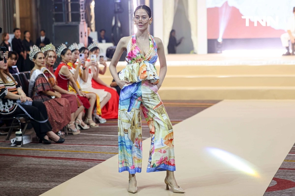 รูป-“Inspiring  Andaman Textile 2025 ” โชว์ชุดผ้าไทยร่วมสมัยจากต้นทุนทางศิลปวัฒนธรรมภาคใต้ฝั่งอันดามัน-12