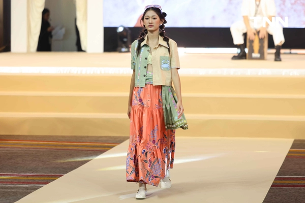 รูป-“Inspiring  Andaman Textile 2025 ” โชว์ชุดผ้าไทยร่วมสมัยจากต้นทุนทางศิลปวัฒนธรรมภาคใต้ฝั่งอันดามัน-7
