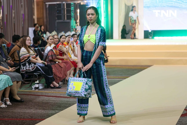 รูป-“Inspiring  Andaman Textile 2025 ” โชว์ชุดผ้าไทยร่วมสมัยจากต้นทุนทางศิลปวัฒนธรรมภาคใต้ฝั่งอันดามัน-15