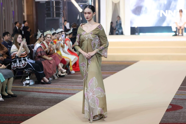 รูป-“Inspiring  Andaman Textile 2025 ” โชว์ชุดผ้าไทยร่วมสมัยจากต้นทุนทางศิลปวัฒนธรรมภาคใต้ฝั่งอันดามัน-23