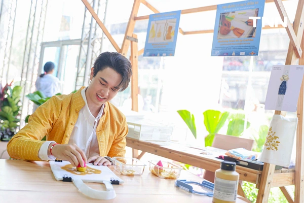 รูป-ชมงานศิลป์คู่แผ่นดินผ่านงาน “แพรพัสตรา บรมราชินีนาถ” ร่วมเฉลิมพระเกียรติสมเด็จพระบรมราชชนนีพันปีหลวง -19