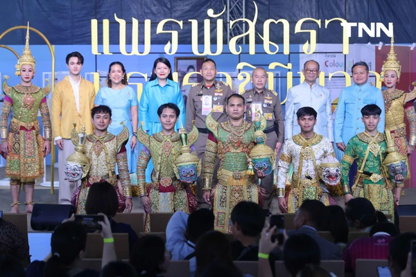 รูป-ชมงานศิลป์คู่แผ่นดินผ่านงาน “แพรพัสตรา บรมราชินีนาถ” ร่วมเฉลิมพระเกียรติสมเด็จพระบรมราชชนนีพันปีหลวง -16