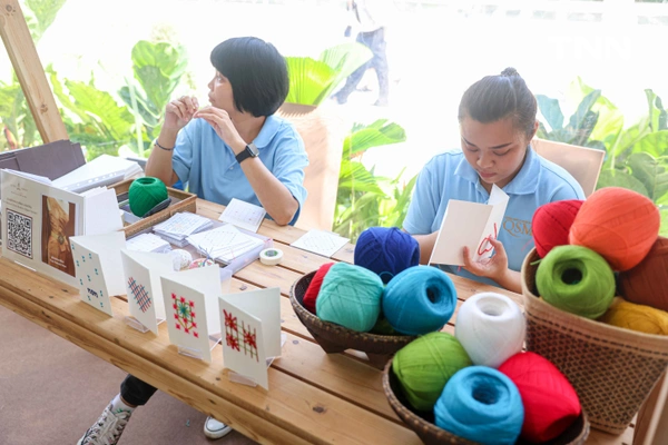 รูป-ชมงานศิลป์คู่แผ่นดินผ่านงาน “แพรพัสตรา บรมราชินีนาถ” ร่วมเฉลิมพระเกียรติสมเด็จพระบรมราชชนนีพันปีหลวง -20