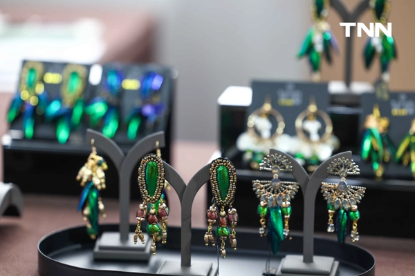 รูป-ชมงานศิลป์คู่แผ่นดินผ่านงาน “แพรพัสตรา บรมราชินีนาถ” ร่วมเฉลิมพระเกียรติสมเด็จพระบรมราชชนนีพันปีหลวง -7