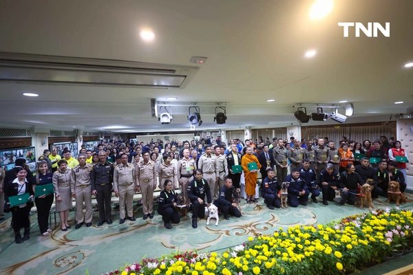 รูป-น้องหมา K9 พร้อมหน่วยงานต่างๆ ร่วมรับ เครื่องหมายเชิดชูเกียรติ “นคราภิรักษ์” กรณีเหตุการณ์แผ่นดินไหว -15