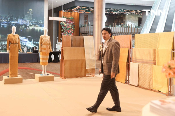 รูป-มหาดไทย เปิดตัวสมุดภาพ “สิริวัณณวรีนารีรัตนราชพัสตราภรณ์” เฉลิมพระเกียรติ 39 พรรษา สมเด็จพระเจ้าลูกเธอ เจ้าฟ้าสิริวัณณวรี นารีรัตนราชกัญญา-22