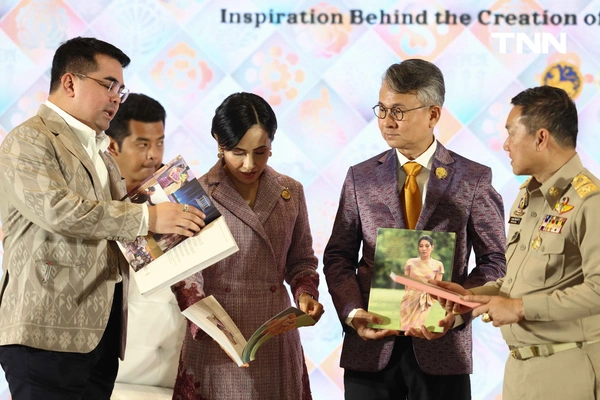 รูป-มหาดไทย เปิดตัวสมุดภาพ “สิริวัณณวรีนารีรัตนราชพัสตราภรณ์” เฉลิมพระเกียรติ 39 พรรษา สมเด็จพระเจ้าลูกเธอ เจ้าฟ้าสิริวัณณวรี นารีรัตนราชกัญญา-13