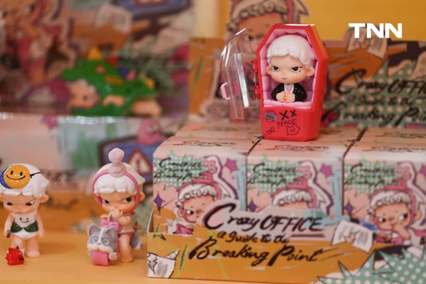 รูป-ไอคอนสยาม จับมือ HEYONE และ MORE THAN ARTS & TOYS เนรมิตดินแดนแสนสนุกสุดน่ารักเปิด Pop-up Store ที่ใหญ่ที่สุดริมแม่น้ำเจ้าพระยา -5