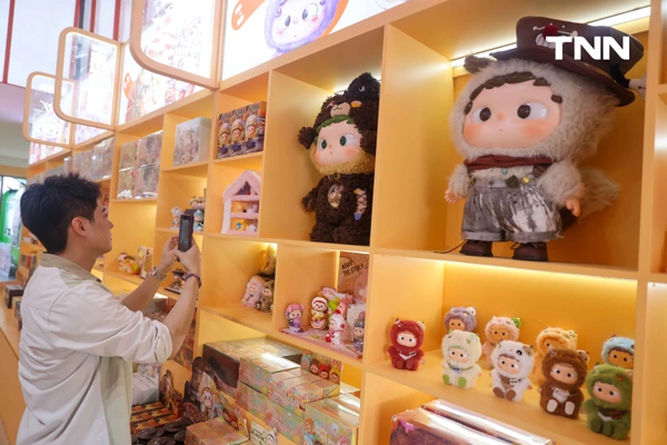 รูป-ไอคอนสยาม จับมือ HEYONE และ MORE THAN ARTS & TOYS เนรมิตดินแดนแสนสนุกสุดน่ารักเปิด Pop-up Store ที่ใหญ่ที่สุดริมแม่น้ำเจ้าพระยา -11