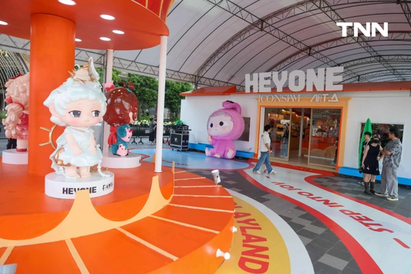 รูป-ไอคอนสยาม จับมือ HEYONE และ MORE THAN ARTS & TOYS เนรมิตดินแดนแสนสนุกสุดน่ารักเปิด Pop-up Store ที่ใหญ่ที่สุดริมแม่น้ำเจ้าพระยา -17
