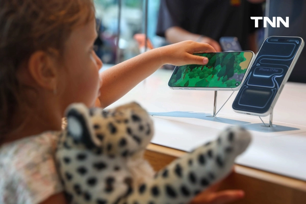 รูป-สาวกไอโฟนรวมตัวคึกคัก เปิดขาย iPhone 17 วันแรก-16