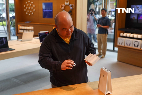 รูป-สาวกไอโฟนรวมตัวคึกคัก เปิดขาย iPhone 17 วันแรก-5