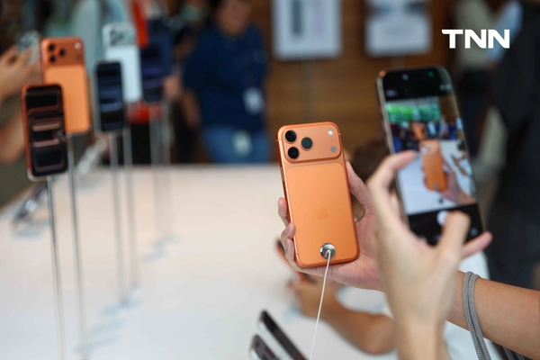 รูป-สาวกไอโฟนรวมตัวคึกคัก เปิดขาย iPhone 17 วันแรก-15
