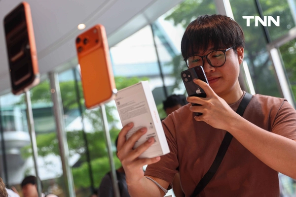 รูป-สาวกไอโฟนรวมตัวคึกคัก เปิดขาย iPhone 17 วันแรก-14