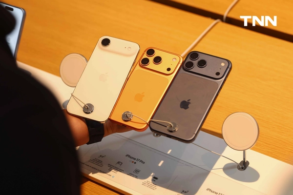 รูป-สาวกไอโฟนรวมตัวคึกคัก เปิดขาย iPhone 17 วันแรก-18