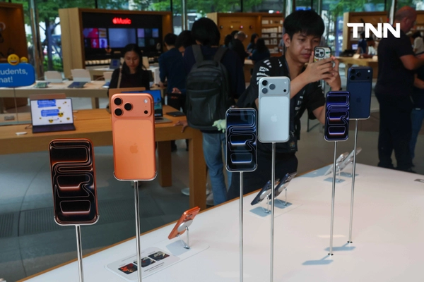 รูป-สาวกไอโฟนรวมตัวคึกคัก เปิดขาย iPhone 17 วันแรก-6