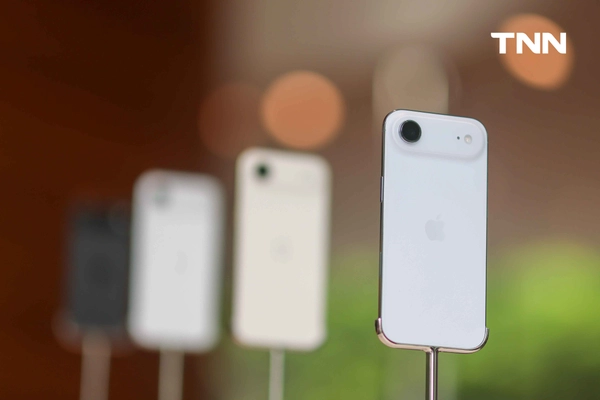 รูป-สาวกไอโฟนรวมตัวคึกคัก เปิดขาย iPhone 17 วันแรก-23