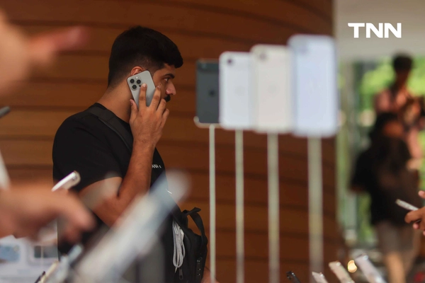 รูป-สาวกไอโฟนรวมตัวคึกคัก เปิดขาย iPhone 17 วันแรก-24