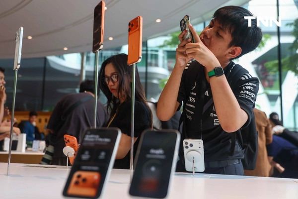 รูป-สาวกไอโฟนรวมตัวคึกคัก เปิดขาย iPhone 17 วันแรก-7